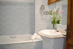 A bathroom at Casa Rural Pinares De Soria