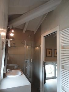 A bathroom at Corte Merighi Charming Rooms
