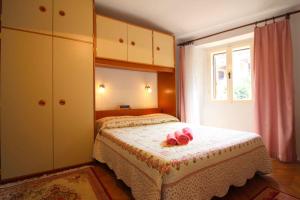 Giường trong phòng chung tại Apartment in Porec/Istrien 9914
