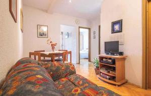 Televízia a/alebo spoločenská miestnosť v ubytovaní Apartment in Rovinj - Istrien 11802