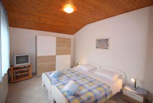 Łóżko lub łóżka w pokoju w obiekcie Apartment in Porec - Istrien 9922