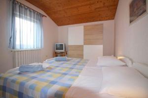 Łóżko lub łóżka w pokoju w obiekcie Apartment in Porec - Istrien 9922