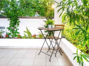 Vonkajšia záhrada v ubytovaní Apartment in Njivice - Insel Krk 13329