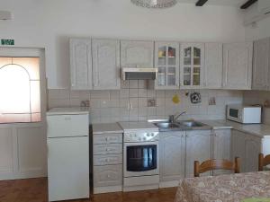 Kuchnia lub aneks kuchenny w obiekcie Holiday home in Rovinj - Istrien 11494