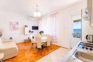 Fotografia z galérie ubytovania Two-Bedroom Apartment in Crikvenica XXXIII v destinácii Sopaljska