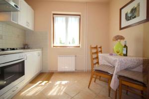 Køkken eller tekøkken på Apartment in Porec/Istrien 10034