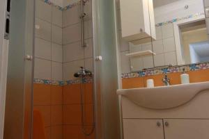 a bathroom with a sink and a shower at Apartment in Silo/Insel Krk 13550 in Šilo