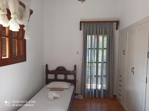 Postel nebo postele na pokoji v ubytování Dovas house