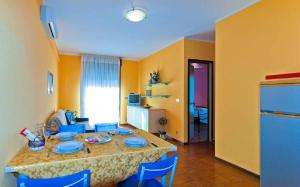 ครัวหรือมุมครัวของ Apartments in Bibione 24416C