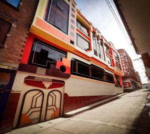 Edificio en el que se encuentra el hostal o pensión