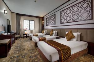 Giường trong phòng chung tại Mithrin Hotel Halong