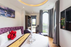 TV in/ali zabaviščno središče v nastanitvi Hoang Trinh Hotel