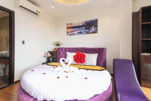 Postelja oz. postelje v sobi nastanitve Hoang Trinh Hotel