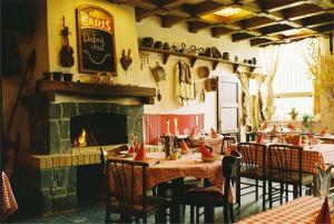 מסעדה או מקום אחר לאכול בו ב-Garden Hotel Domaša