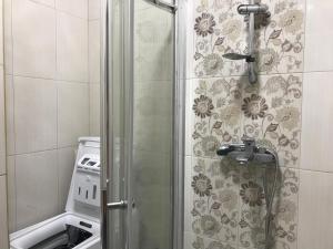 Un baño de Апартаменты в 50 метрах от моря