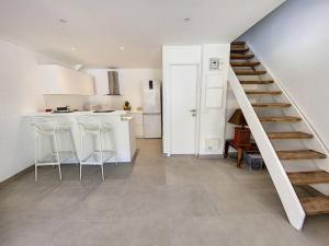 Η κουζίνα ή μικρή κουζίνα στο Acacia Marina, luxurious Duplex, walkable beach +10 φωτογραφίες