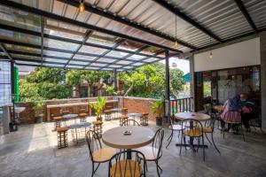 Restaurace v ubytování Sekararum Butik Syariah Guesthouse