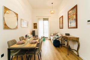 a dining room with a table and a couch at Modern with swimming pool- 1Bd 1Bth- Goyeneta in Seville