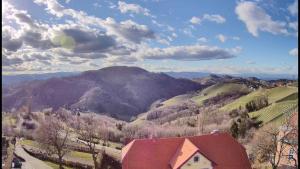 Vista general d'una muntanya o vistes d'una muntanya des de la fonda