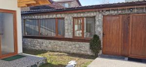 The building in which a vendégházakat is located