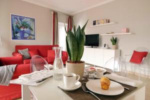 TV a/nebo společenská místnost v ubytování Piazzetta Margutta - My Extra Home