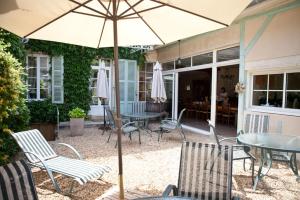 Patio nebo venkovní prostory v ubytování Domaine VIOLOT-GUILLEMARD