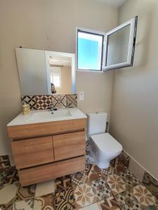 a bathroom with a toilet and a sink and a mirror at Precioso ático en el casco antiguo de Triana in Seville