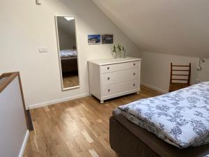 Ein Bett oder Betten in einem Zimmer der Unterkunft Zachhof Niederleierndorf