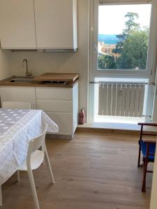 Η κουζίνα ή μικρή κουζίνα στο Guido's Apartment Villa Romana
