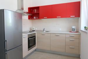 Кухня или мини-кухня в Apartments Sucic Iva i Tea
