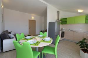 Кухня или мини-кухня в Apartments Sucic Iva i Tea
