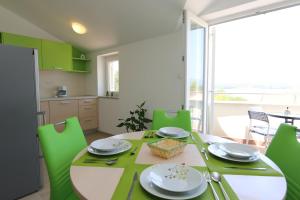 Кухня или мини-кухня в Apartments Sucic Iva i Tea

