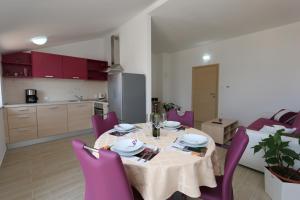 Кухня или мини-кухня в Apartments Sucic Iva i Tea
