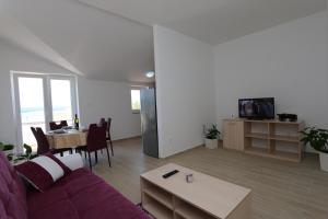 Телевизор и/или развлекательный центр в Apartments Sucic Iva i Tea