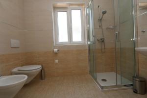 Ванная комната в Apartments Sucic Iva i Tea