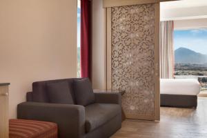 พื้นที่นั่งเล่นของ Ramada Encore by Wyndham Muscat Al-Ghubra