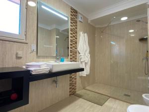 Uma casa de banho em Casa Carvalhal - Adults Only