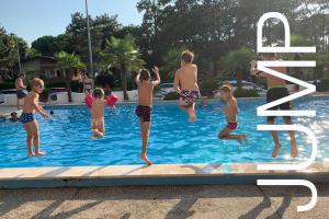 Bazén v ubytování Hotel Olympia nebo v jeho okolí