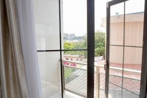 Hotel Hibiscus Louis的阳台或露台