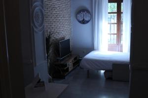 A bed or beds in a room at ALOJAMIENTO EN SEVILLA-TRIANA
