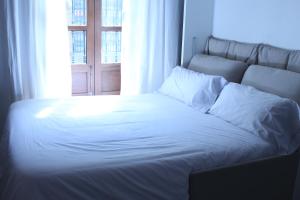 A bed or beds in a room at ALOJAMIENTO EN SEVILLA-TRIANA