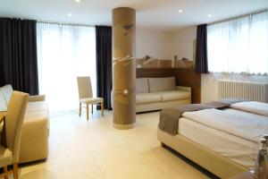 Postel nebo postele na pokoji v ubytování Hotel Bellevue