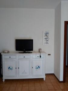 TV a/nebo společenská místnost v ubytování Villetta Gallurese