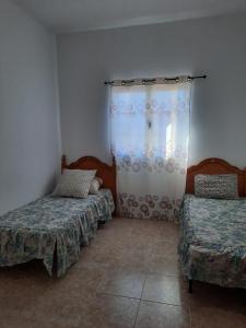 a room with two beds and a shower curtain at Casa rural,Naturaleza,Vacaciones in Teguitar
