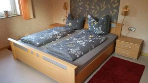 Postel nebo postele na pokoji v ubytování Tiny-Apartment-in-Gemuenden-an-der-Wohra