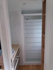 Gallery image of Luxueuze stacaravan 4pers met terras en tuintje Bredene (2010) in Bredene