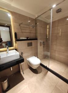 Kylpyhuone majoituspaikassa STAYMAKER Apex Hotel