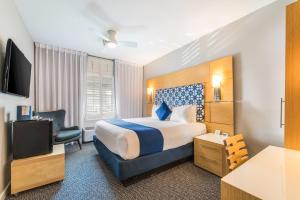 מיטה או מיטות בחדר ב-The Landon Bay Harbor-Miami Beach