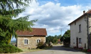 an old stone building next to a white building at Les Hauts de Malirat in Capdenac-Gare