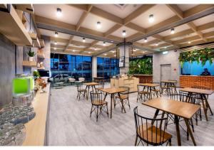 Restaurace v ubytování PLAAI Plus Hotel Rayong